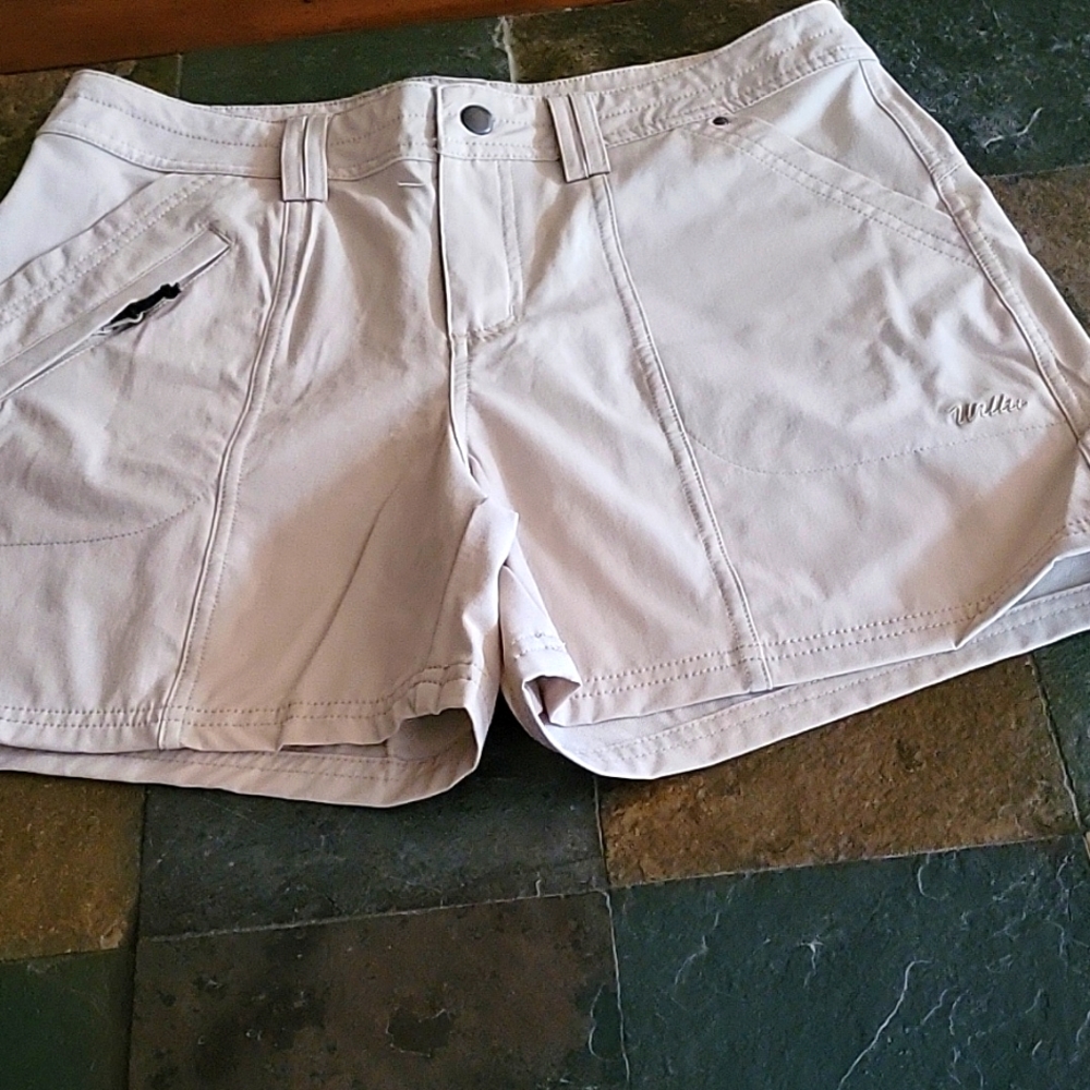 Willits size 6 golf/hiking short